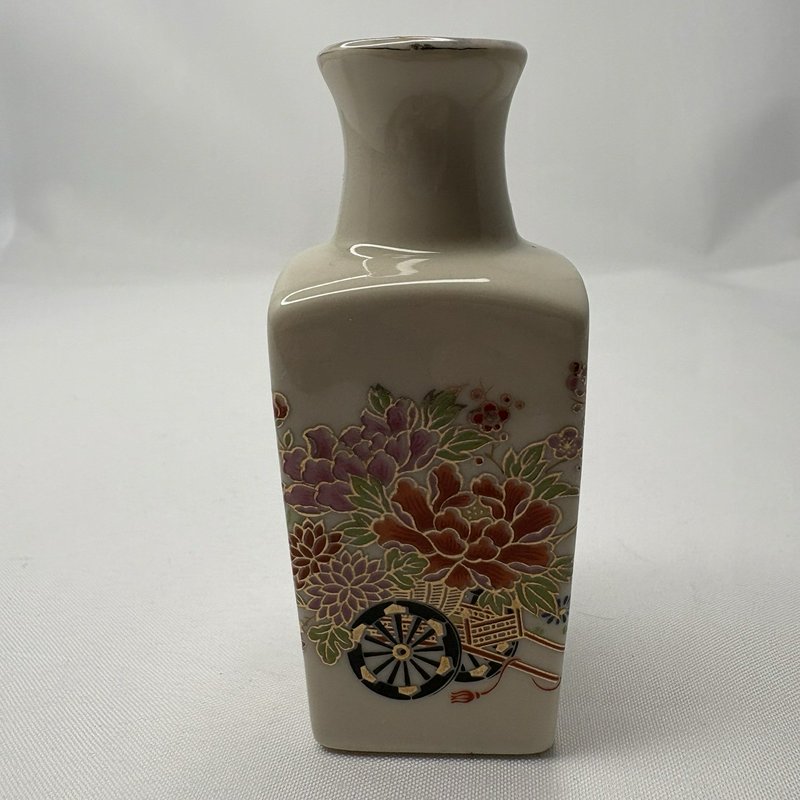 Vintage Japanese Hand Painted Porcelain Mini Vase w/ Gold Trim 3.75”